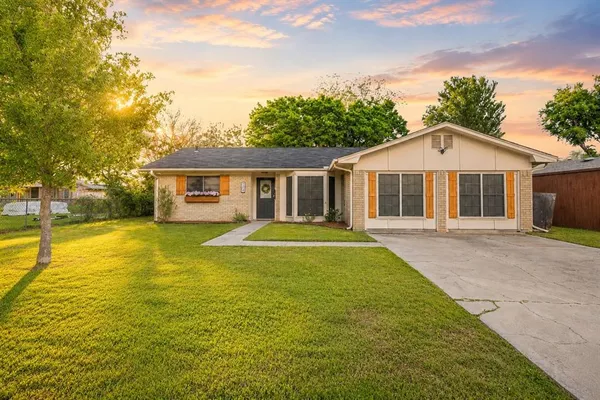$2,000 | 904 Kent Drive, Gainesville, TX 76240