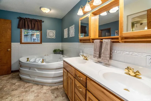 $499,000 | 135 Oak Circle, Goreville, IL 62939