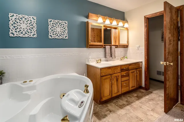 $499,000 | 135 Oak Circle, Goreville, IL 62939