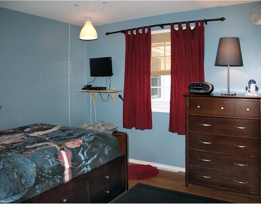 8526 Ridgemont Road Pittsburgh, PA 15237 - Photo 11 of 18 Bedroom.