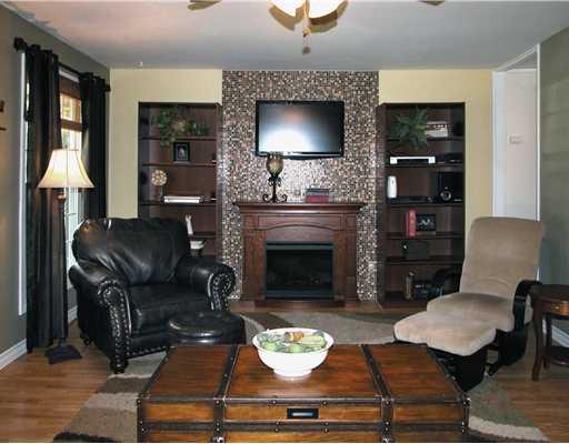 8526 Ridgemont Road Pittsburgh, PA 15237 - Photo 6 of 18 Living Room.