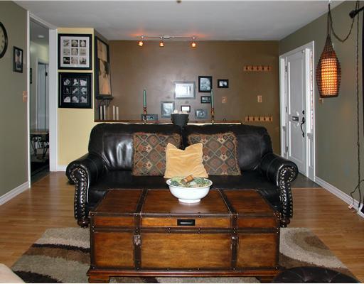 8526 Ridgemont Road Pittsburgh, PA 15237 - Photo 7 of 18 Living Room.