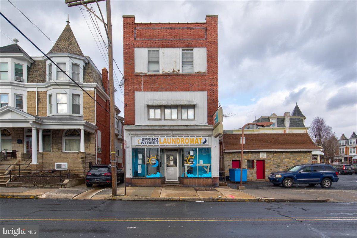 437 Spring Street Reading, PA 19601 - Photo 3 of 25 Gallery Image 3