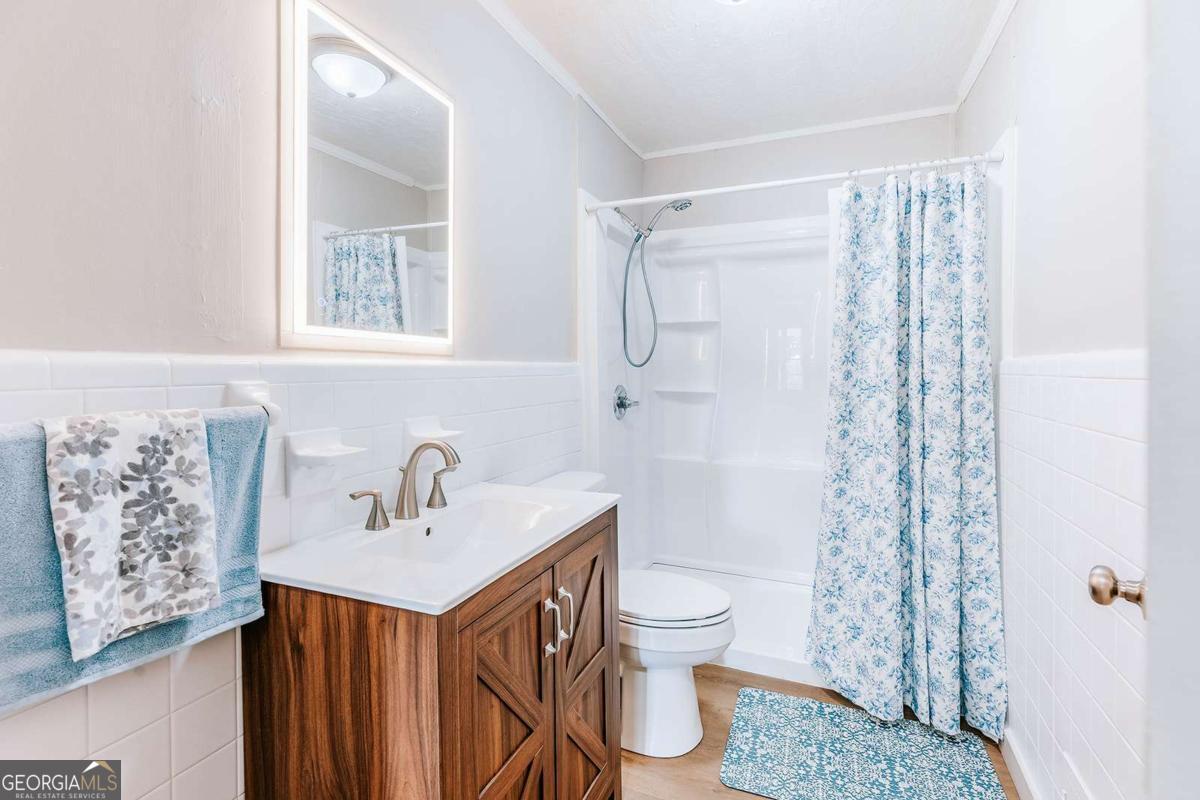 52 Clark Circle Lexington, GA 30648 - Photo 14 of 47 a bathroom with a sink toilet and shower