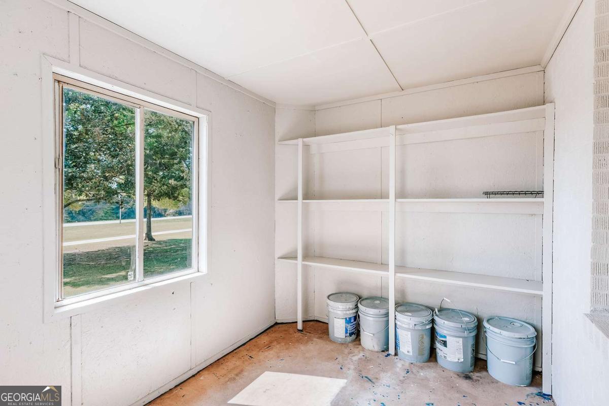 52 Clark Circle Lexington, GA 30648 - Photo 21 of 47 a view of room with window