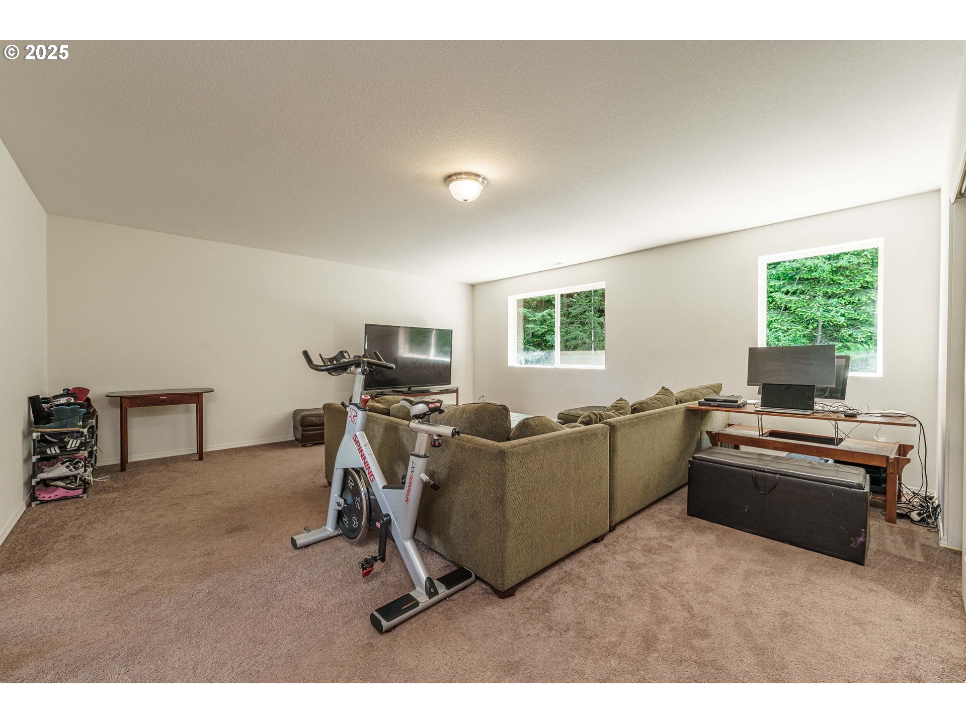 282 Karousel Lane Washougal, WA 98671 - Photo 25 of 42 a workspace with furniture and a window