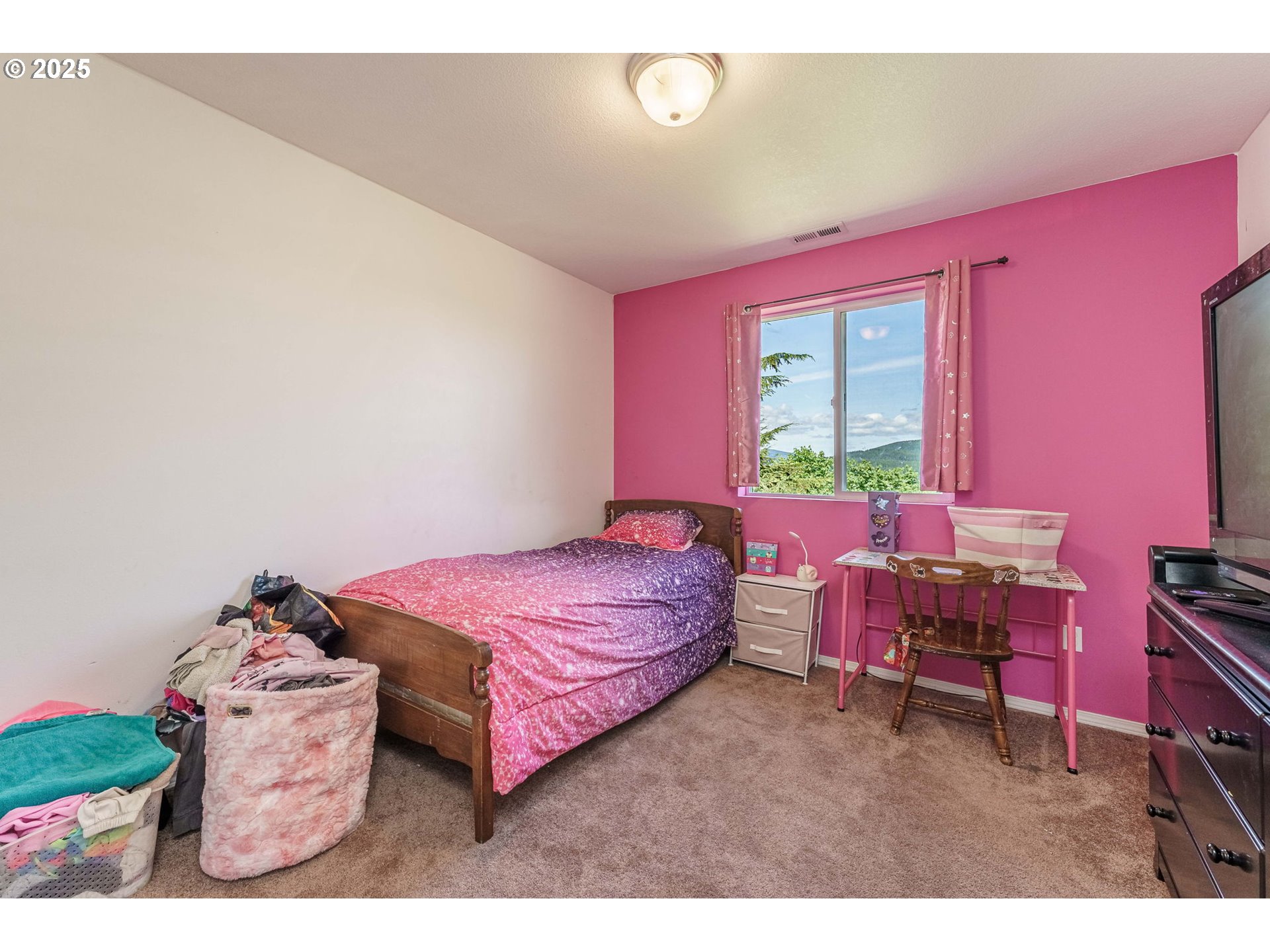 282 Karousel Lane Washougal, WA 98671 - Photo 28 of 42 a bedroom with a bed and a table