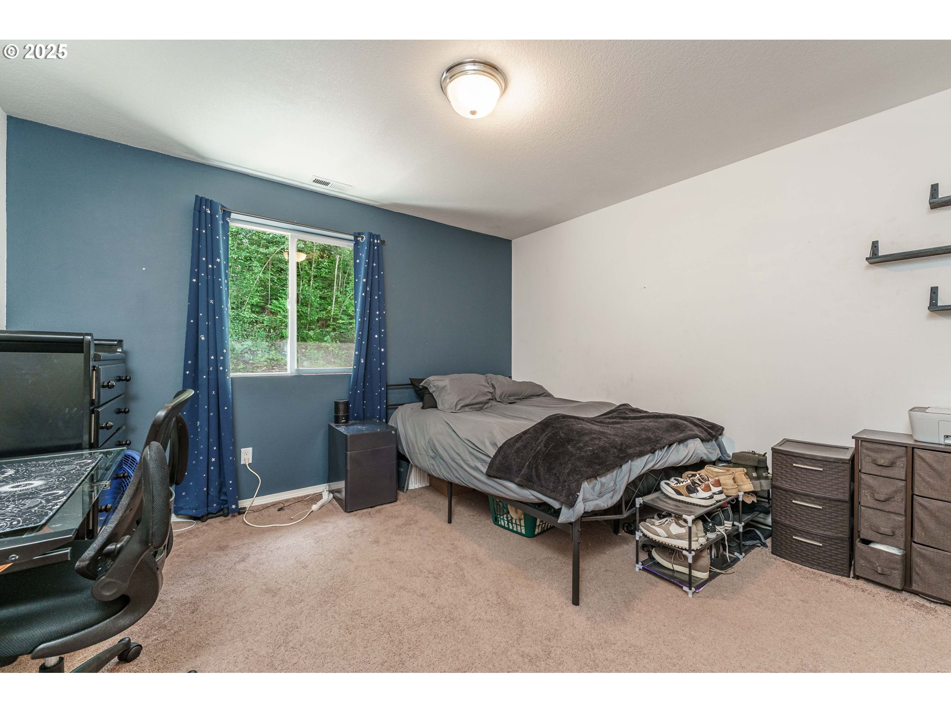 282 Karousel Lane Washougal, WA 98671 - Photo 32 of 42 a bedroom with furniture and a flat tv screen