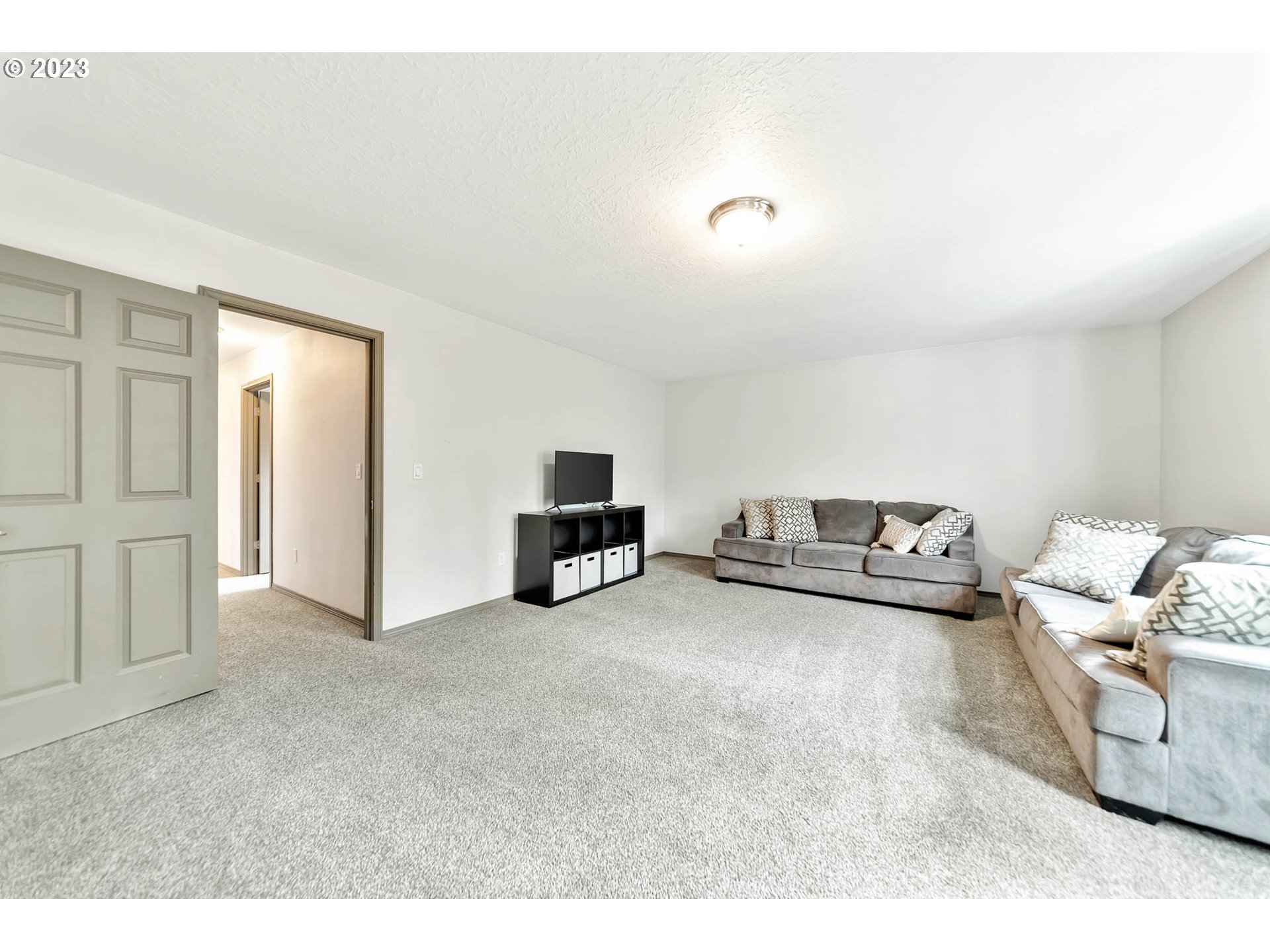 88310 Sproat Ranch Road Veneta, OR 97487 - Photo 16 of 31 Family Room