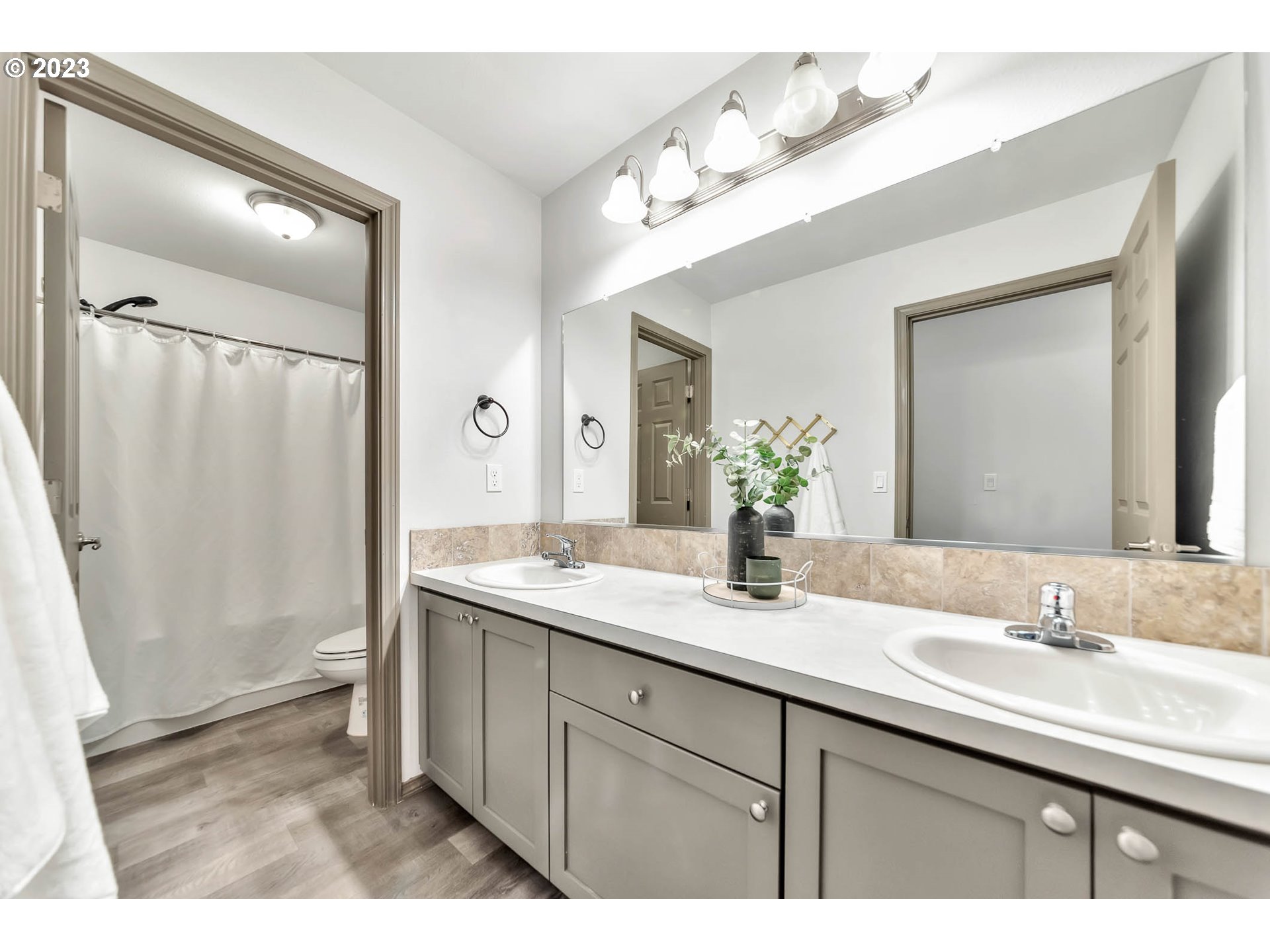 88310 Sproat Ranch Road Veneta, OR 97487 - Photo 20 of 31 Bathroom