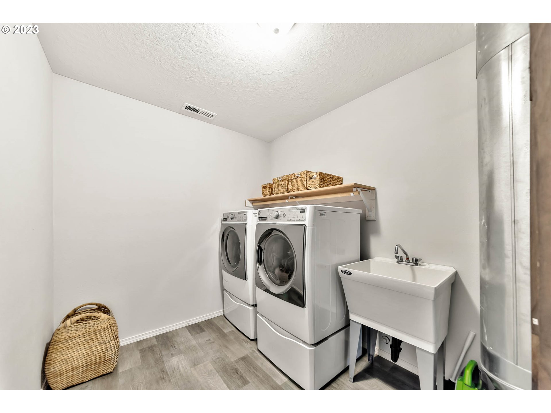 88310 Sproat Ranch Road Veneta, OR 97487 - Photo 22 of 31 Laundry