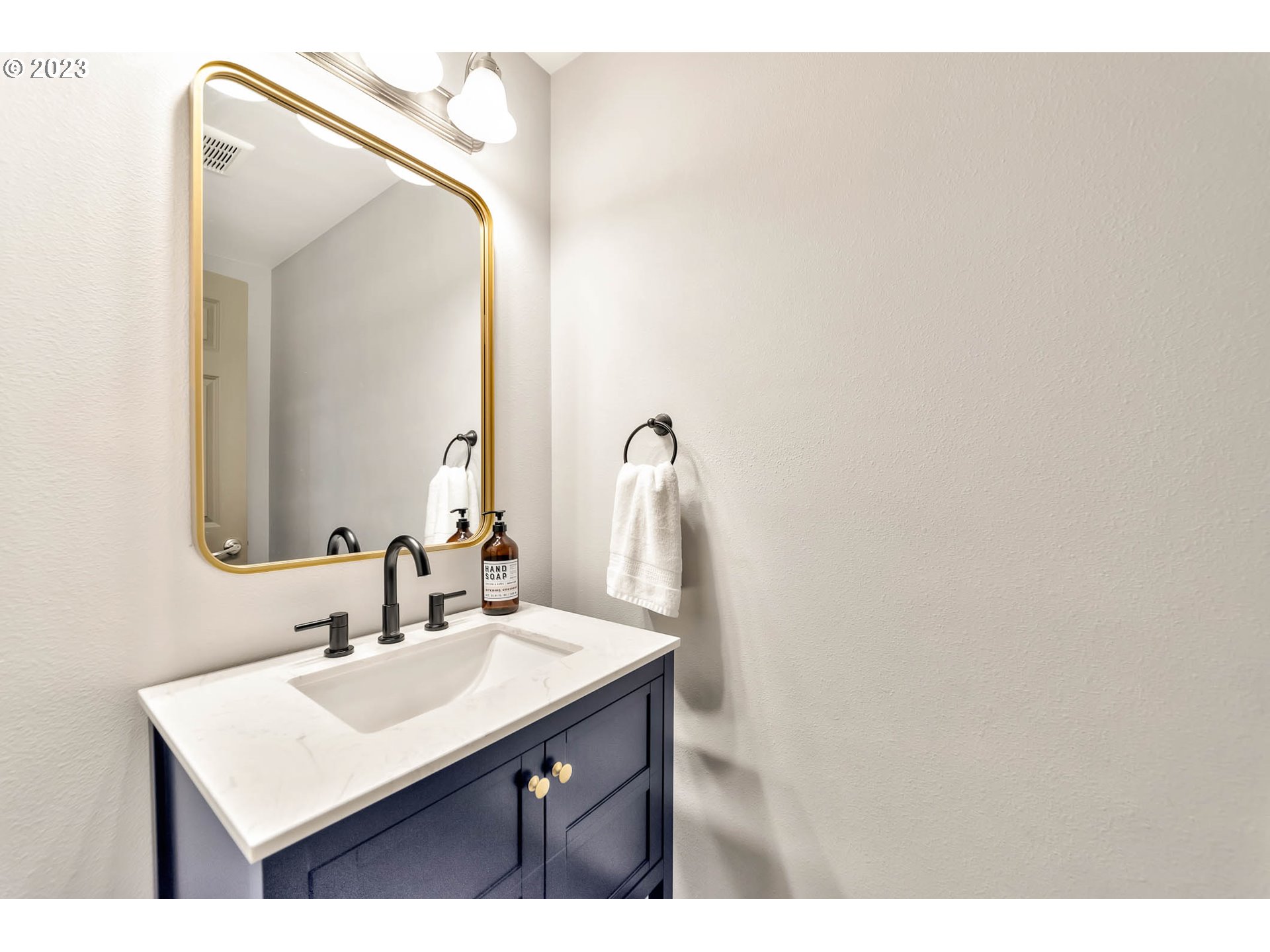 88310 Sproat Ranch Road Veneta, OR 97487 - Photo 23 of 31 Bathroom
