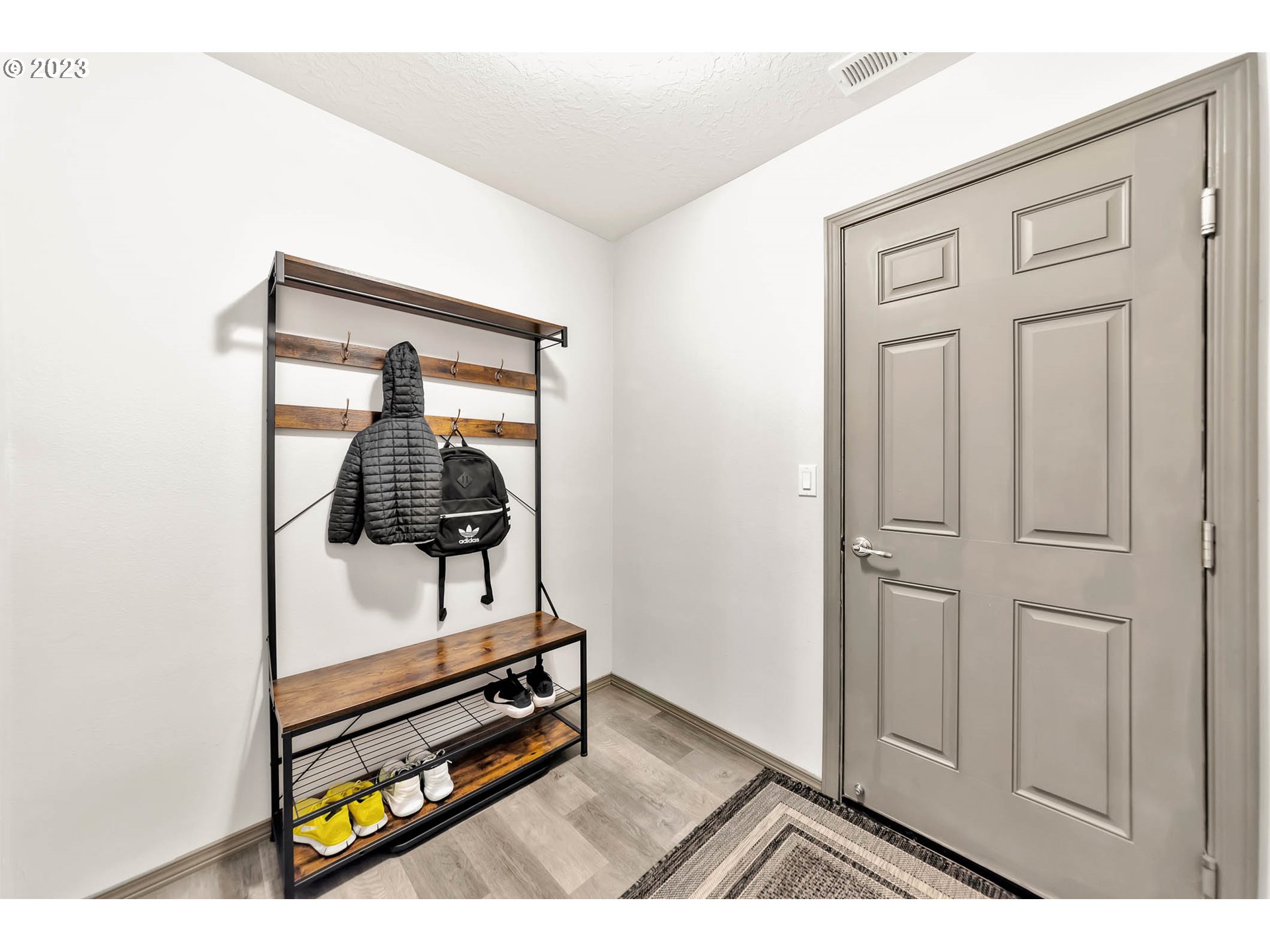 88310 Sproat Ranch Road Veneta, OR 97487 - Photo 24 of 31 Mud Room