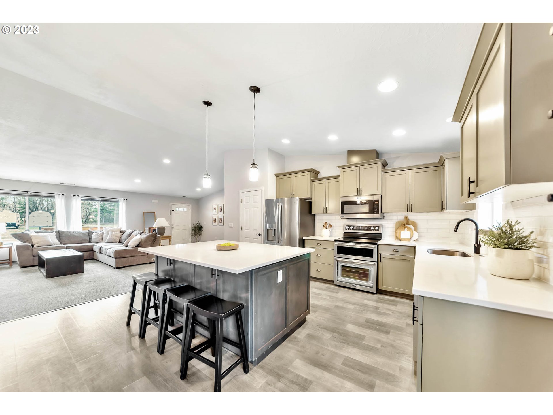 88310 Sproat Ranch Road Veneta, OR 97487 - Photo 6 of 31 Great Room