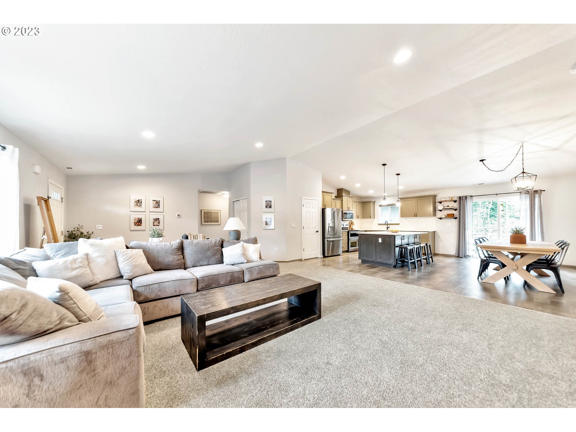 88310 Sproat Ranch Road Veneta, OR 97487 - Photo 9 of 31 Great Room