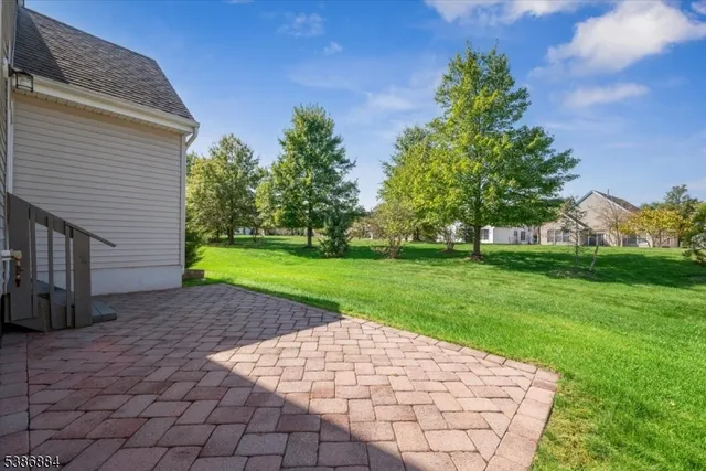 a view of a house with backyard and garden
