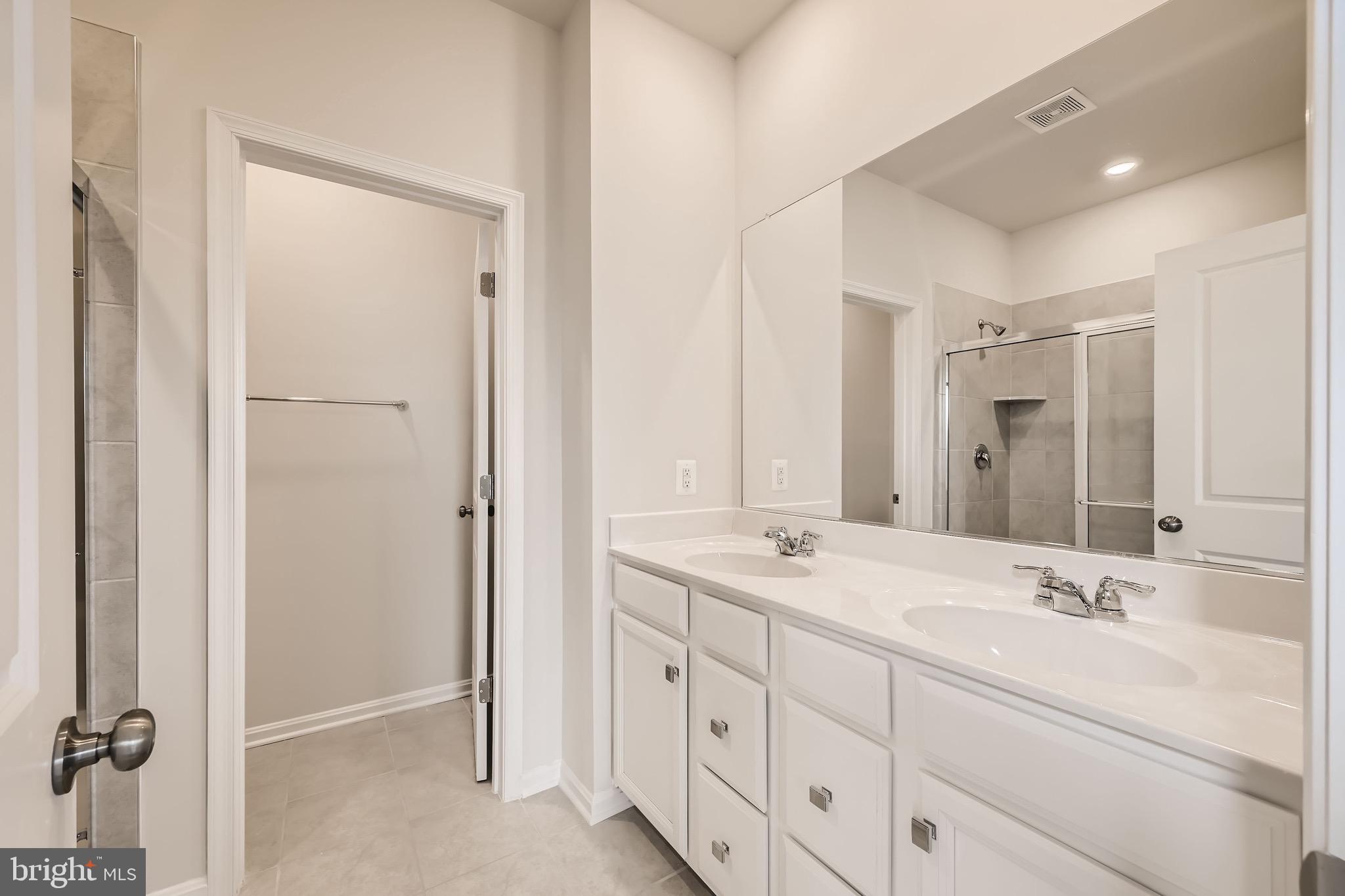 262 Short Branch Drive Ranson, WV 25438 - Photo 15 of 35 2nd Floor Primary Bathroom