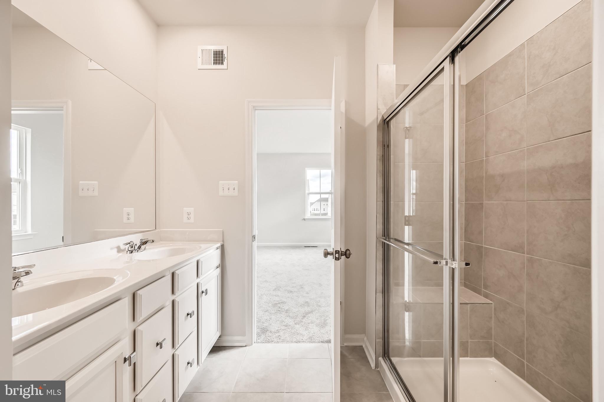 262 Short Branch Drive Ranson, WV 25438 - Photo 16 of 35 2nd Floor Primary Bathroom