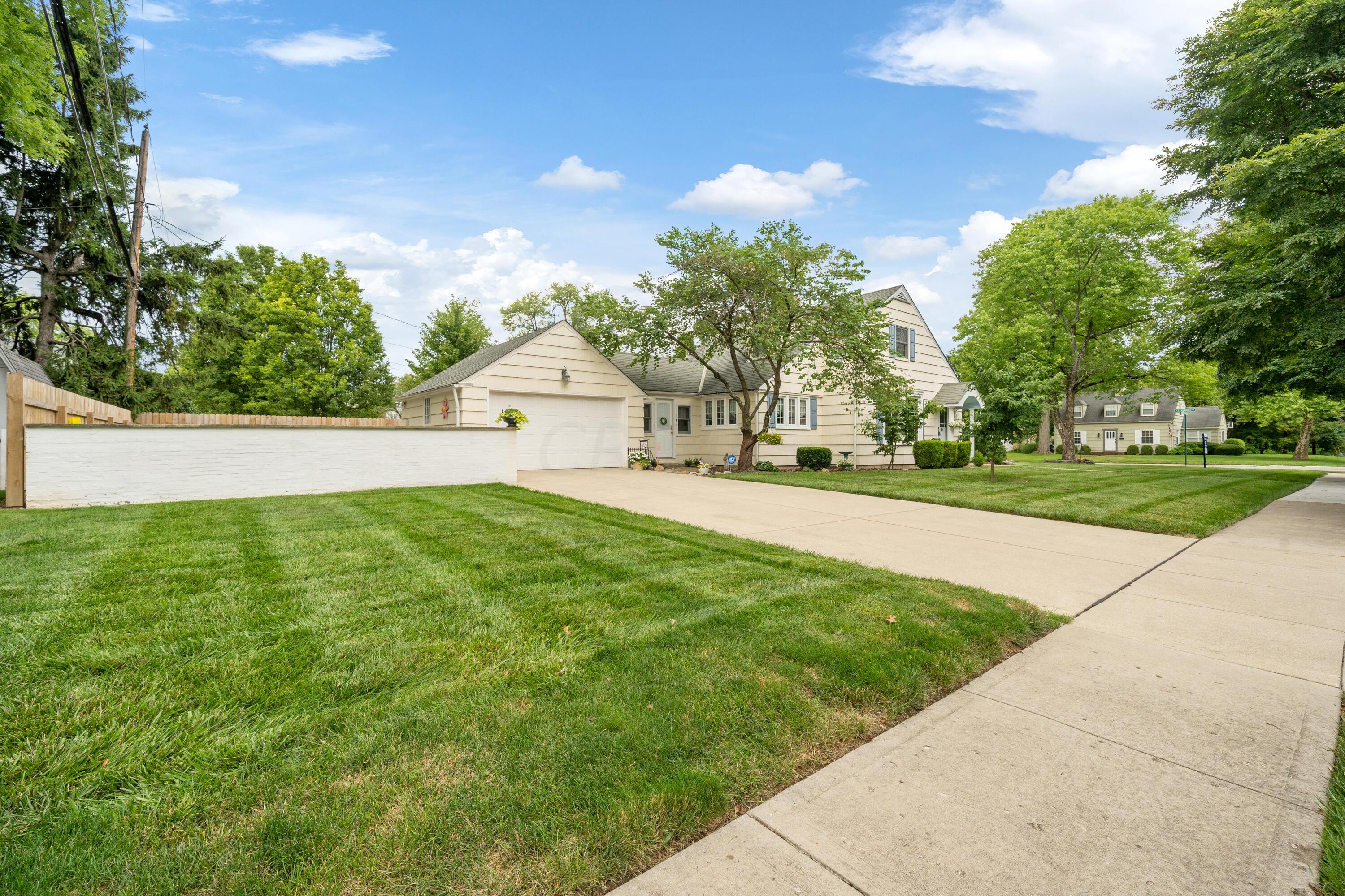 275 North Stanwood Road Bexley, OH 43209 - Photo 4 of 45 4