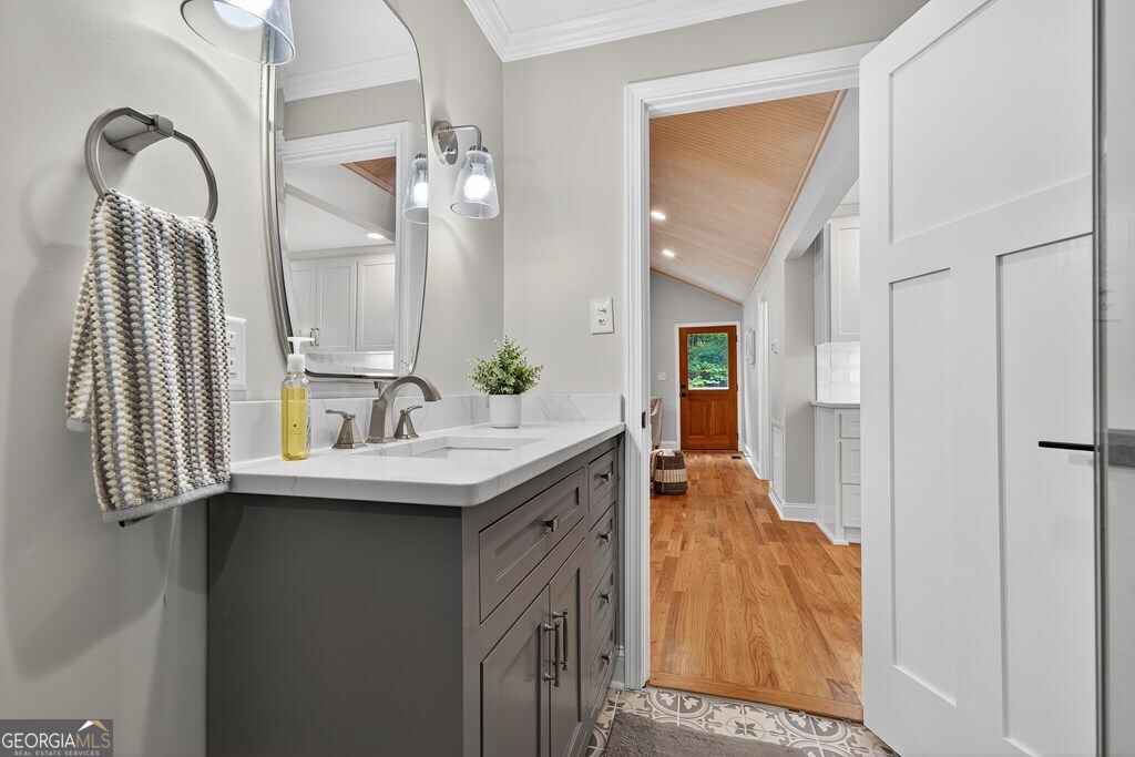 291 Power Point Milledgeville, GA 31061 - Photo 19 of 51 a bathroom with a sink and a mirror
