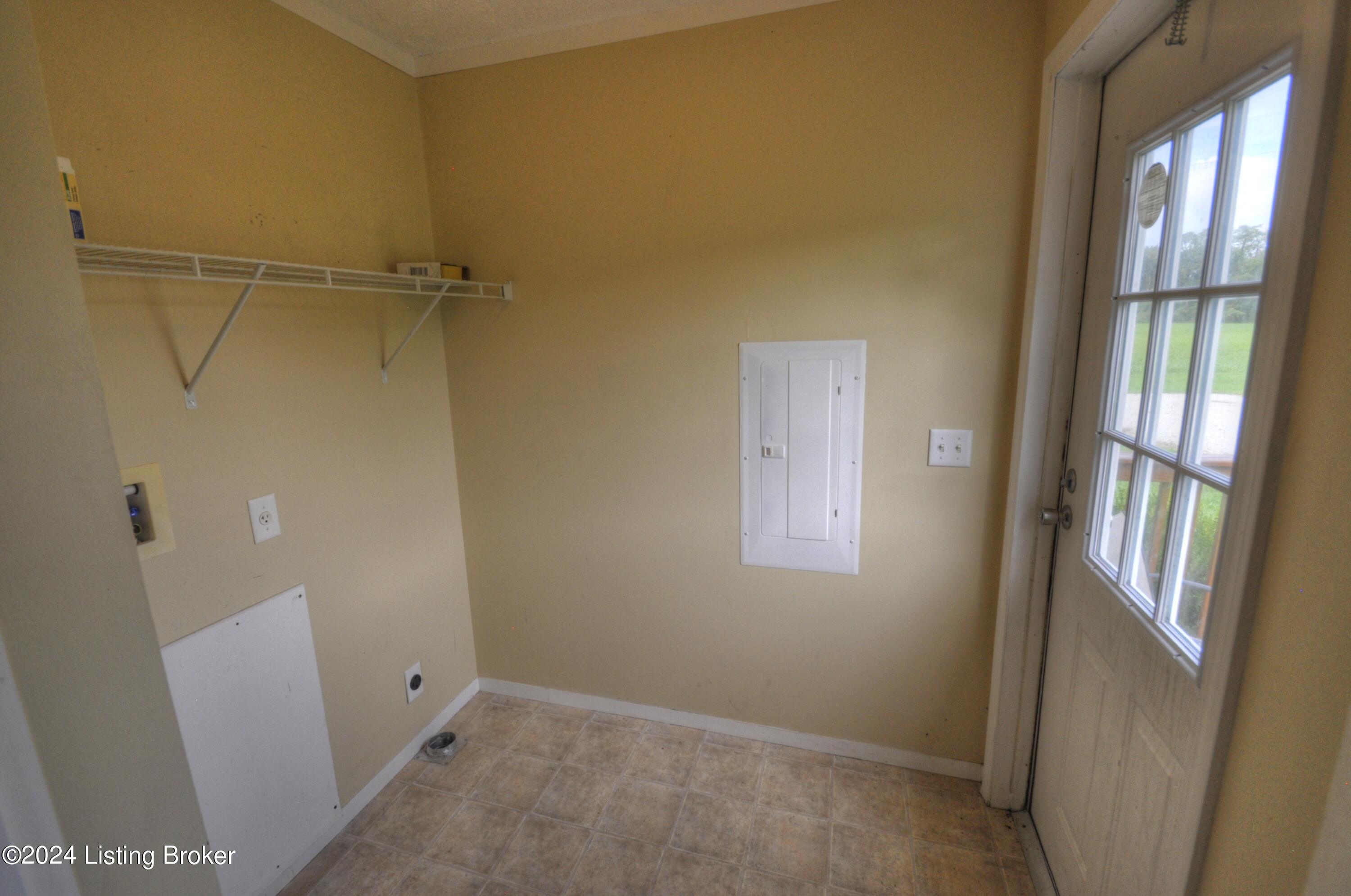 6111 Pendleton Road Louisville, KY 40272 - Photo 16 of 26 _DSC0070_1_2