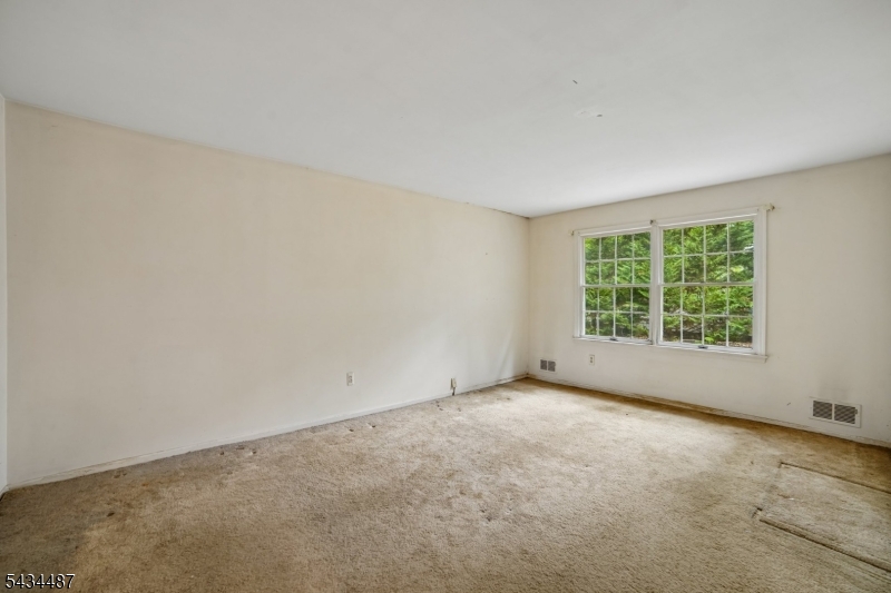137 Beekman Road Summit, NJ 07901 - Photo 19 of 44