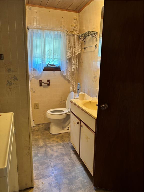 136 Hatfield Road Smock, PA 15480 - Photo 11 of 29 Bathroom Main floor off of kitchen