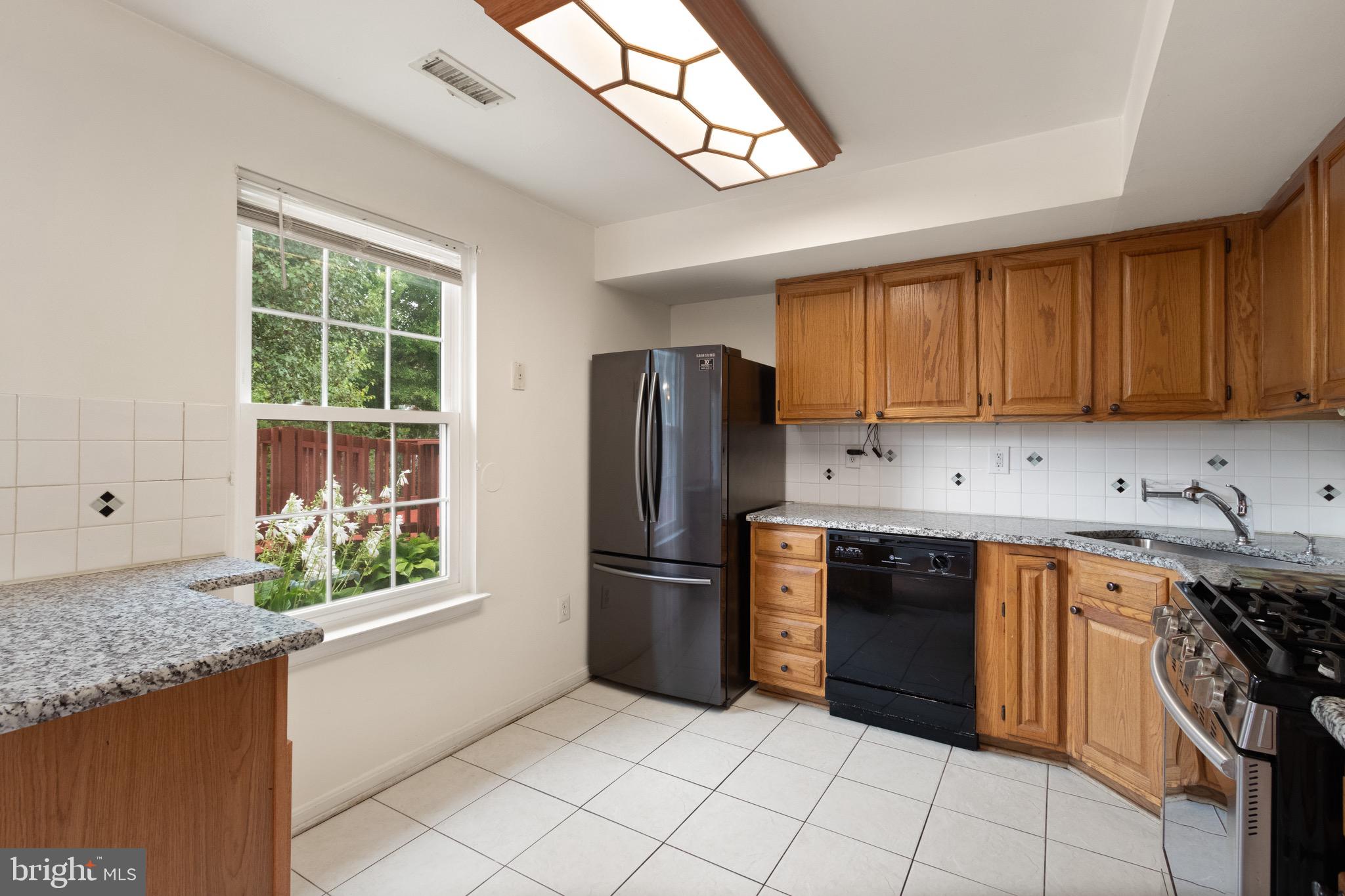 5764 Ralston Court Woodbridge, VA 22193 - Photo 9 of 49