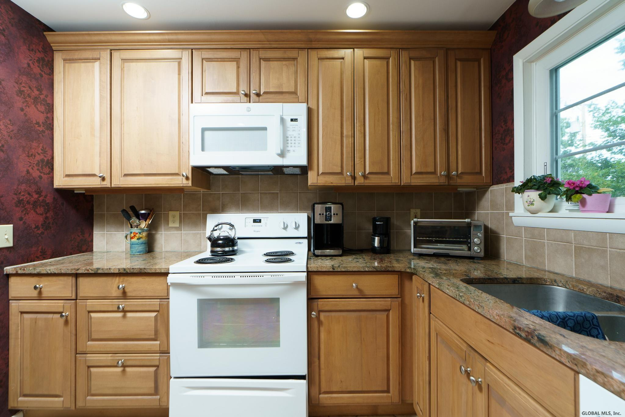 37 Preston Road Bethlehem, NY 12054 - Photo 11 of 34 Photo 12