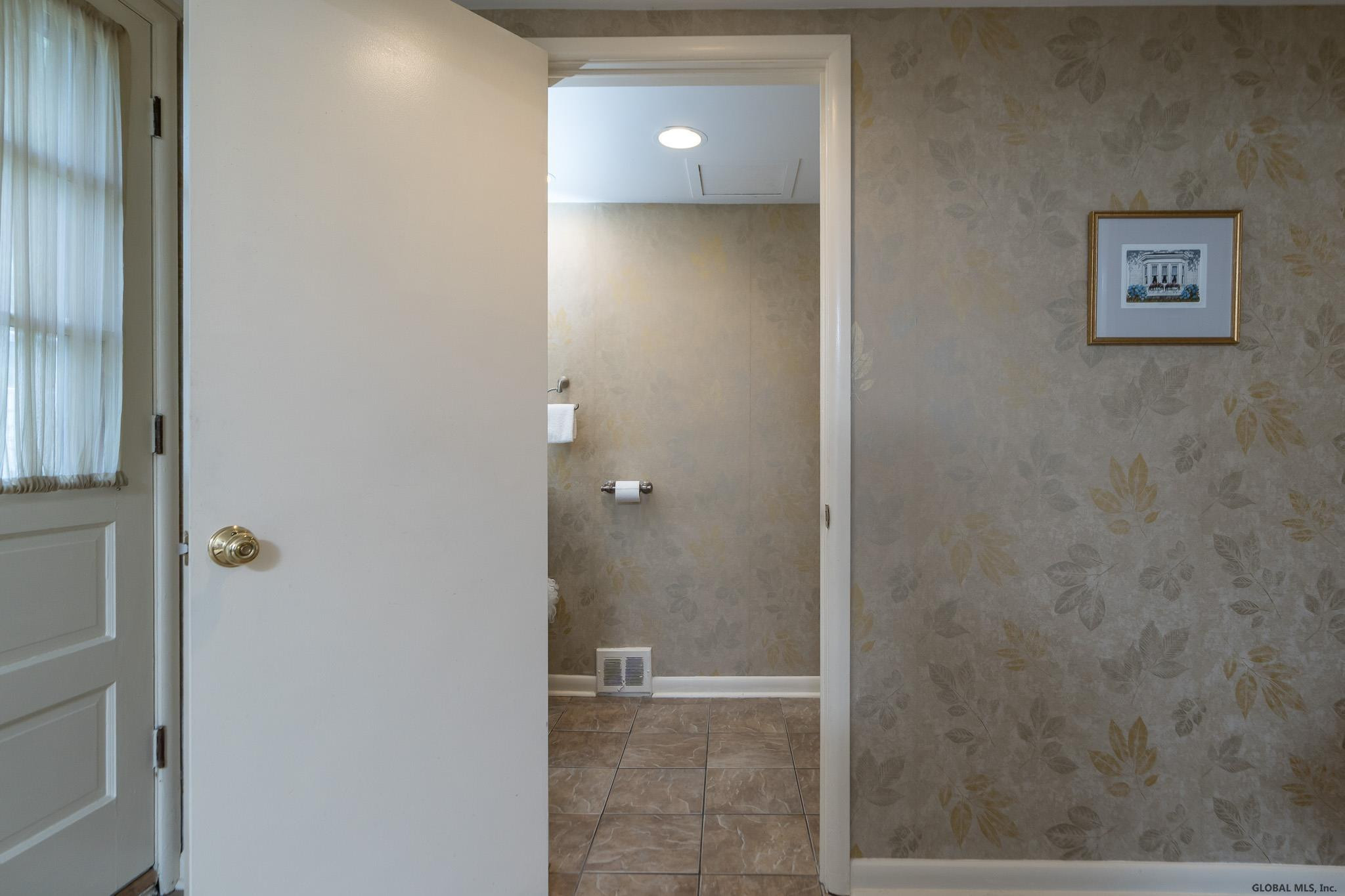 37 Preston Road Bethlehem, NY 12054 - Photo 15 of 34 Photo 16