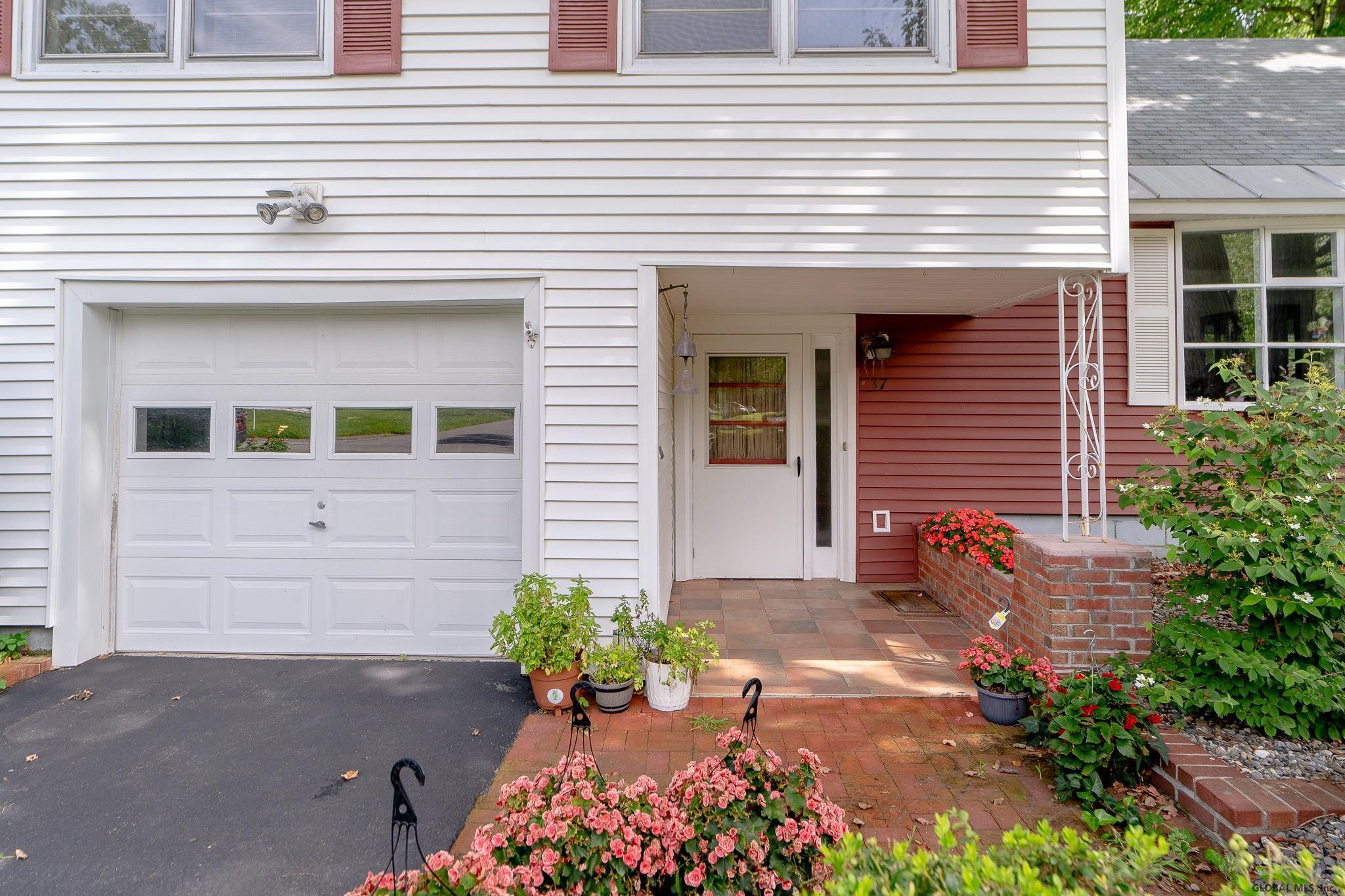 37 Preston Road Bethlehem, NY 12054 - Photo 3 of 34 Photo 3