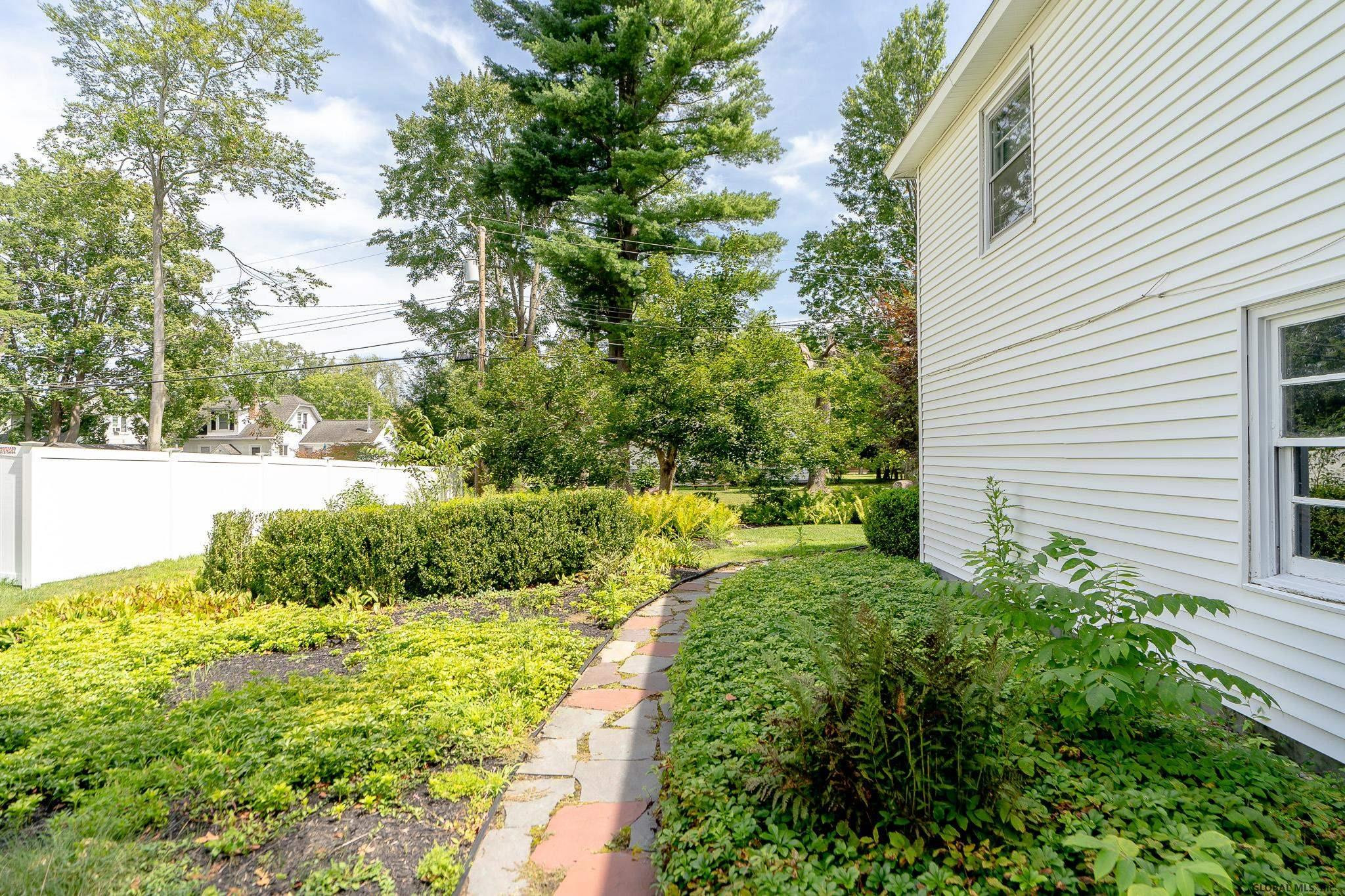 37 Preston Road Bethlehem, NY 12054 - Photo 31 of 34 Photo 32