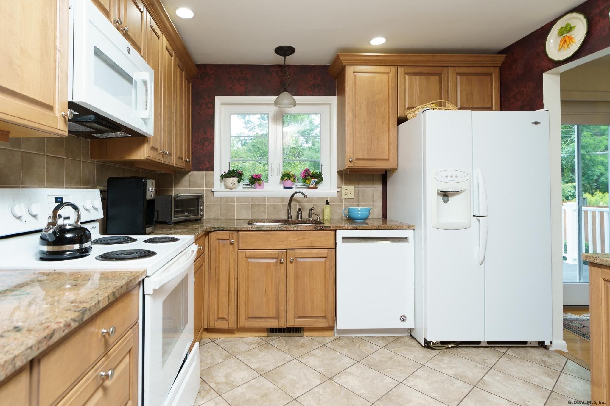 37 Preston Road Bethlehem, NY 12054 - Photo 10 of 34 Photo 10