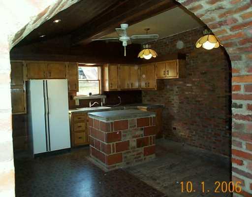 610 McElree Road Washington, PA 15301 - Photo 2 of 8 Kitchen.