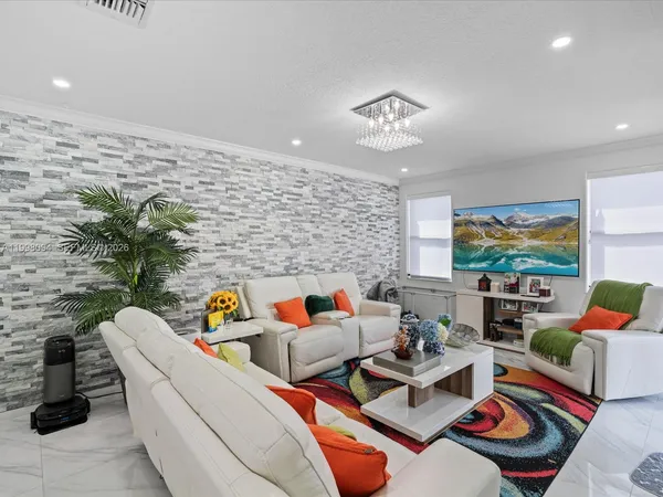 $850,000 | 10872 Northwest 51st Lane, Doral, FL 33178