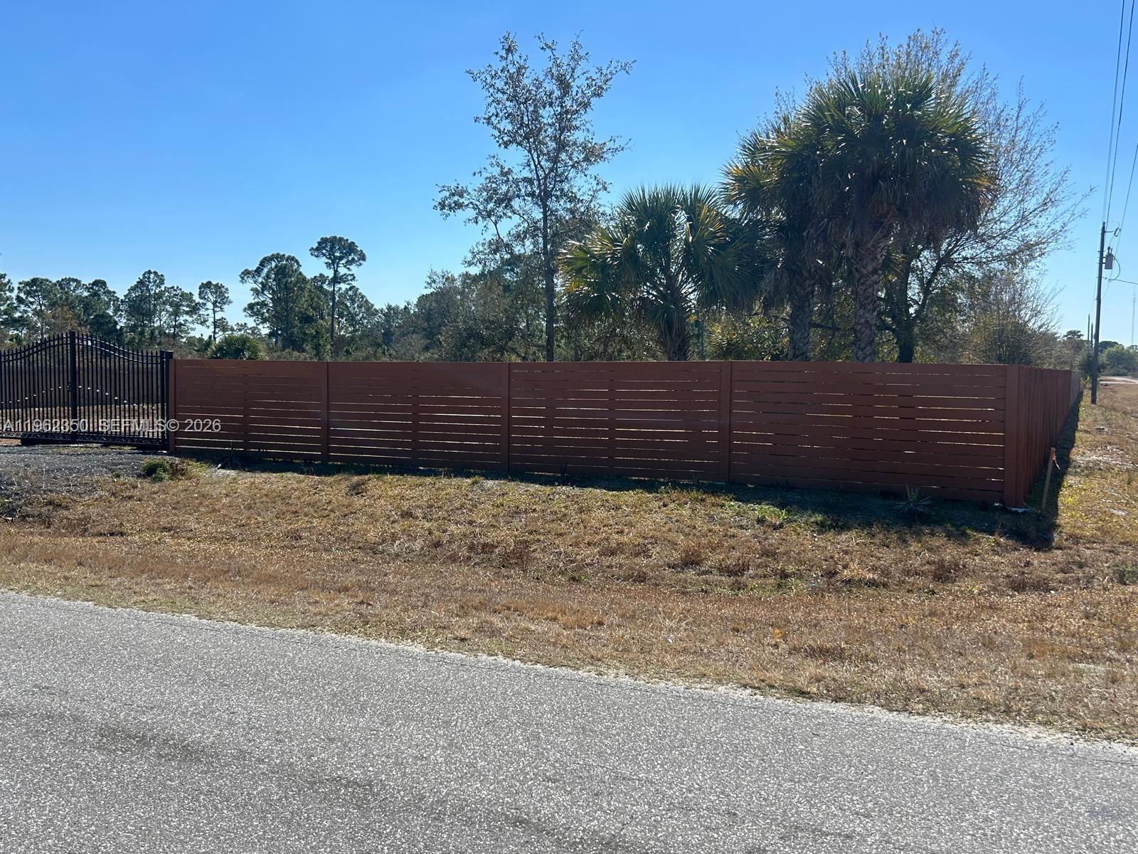 648 Hunting Club Avenue Clewiston, FL 33440 - Photo 9 of 22 a view of outdoor space and yard