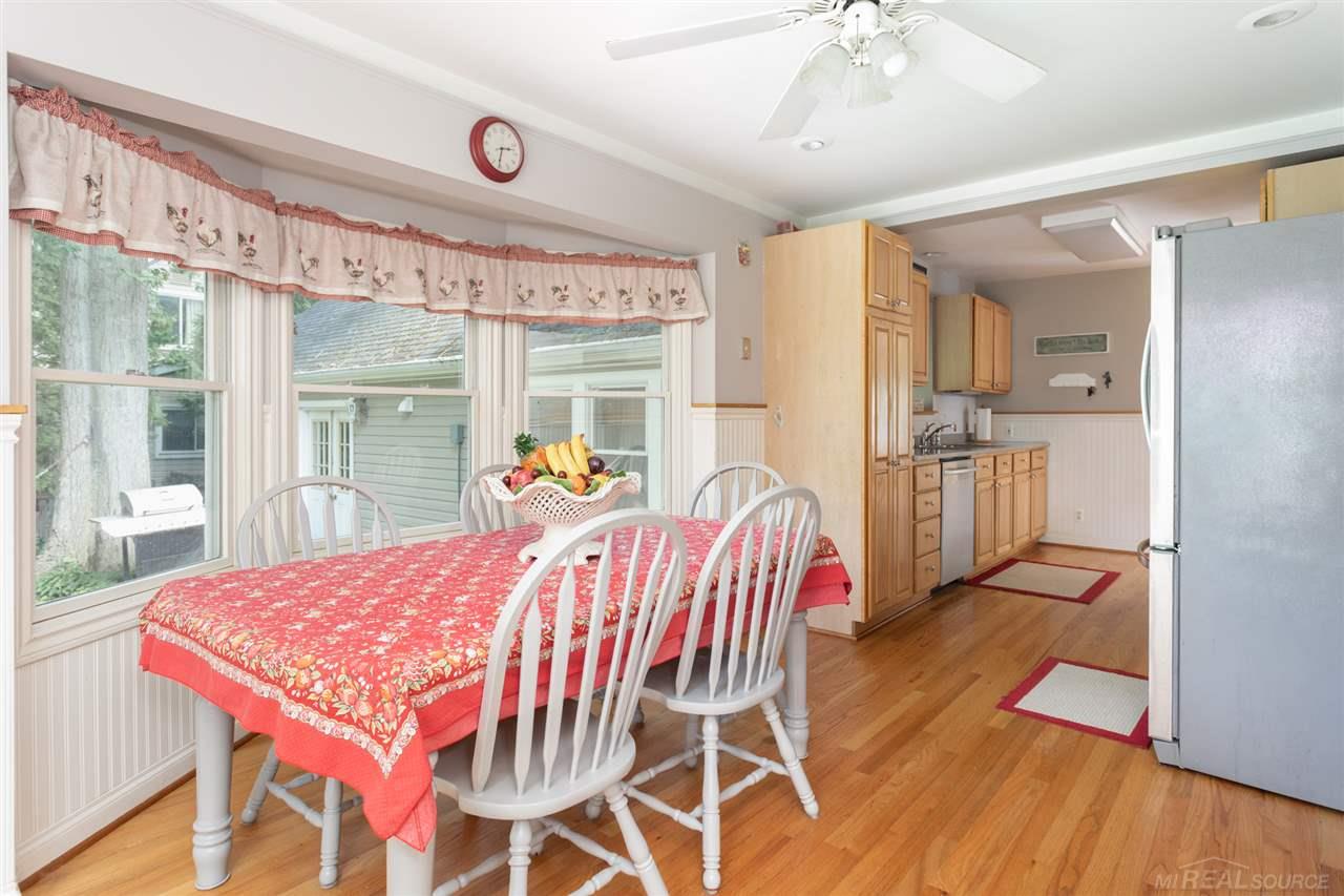 2230 Roslyn Road Grosse Pointe, MI 48236 - Photo 10 of 28 50020497-9.JPG
