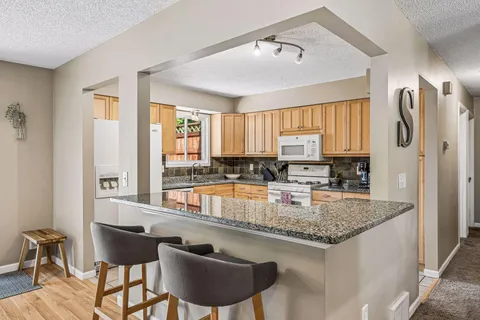$424,999 | 506 Laredo Lane, Chanhassen, MN 55317