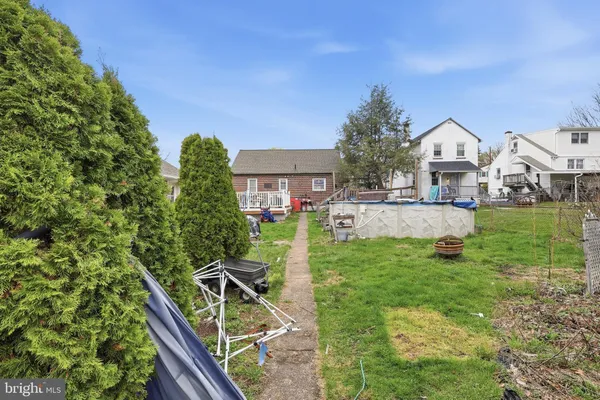 a view of a house with backyard and a tree