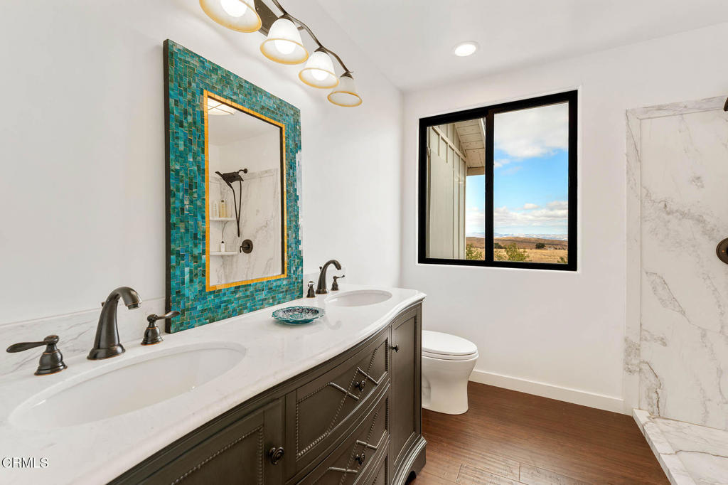 2170 Aliso Park Road Maricopa, CA 93252 - Photo 7 of 72 Primary bath - 2170 Aliso Park Rd