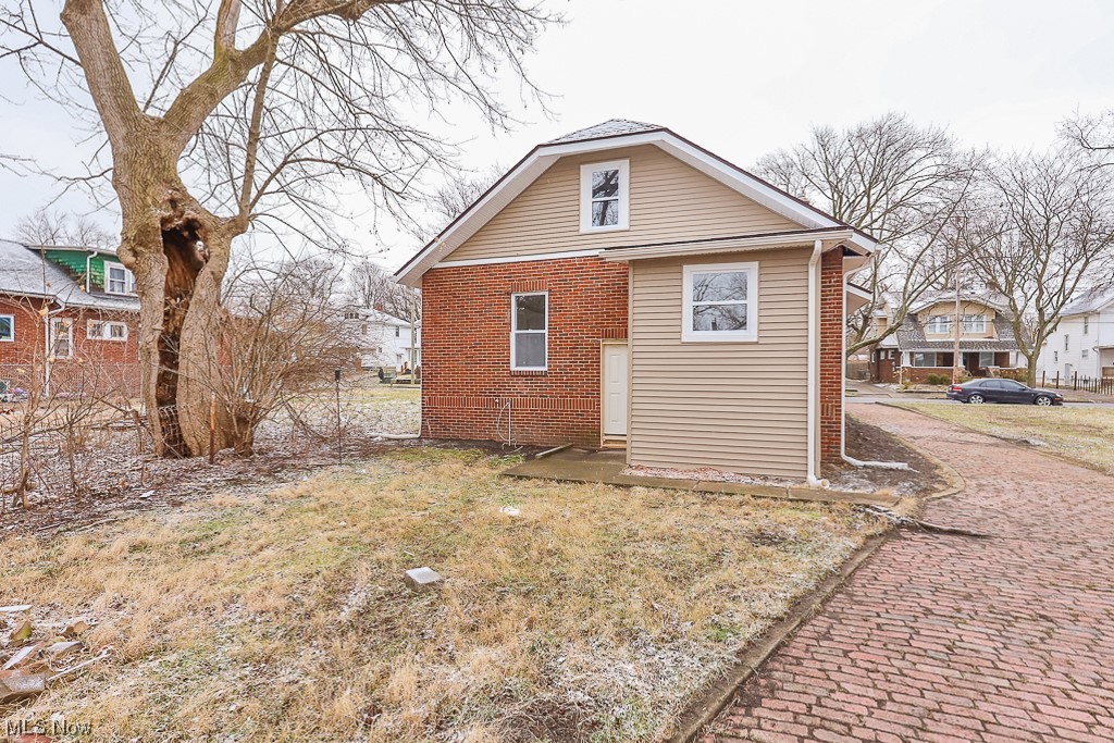 856 Aberdeen Street Akron, OH 44310 - Photo 5 of 28 Gallery Image 5