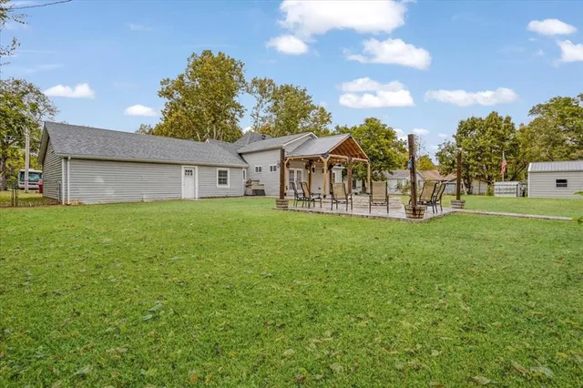 a view of house with a big yard