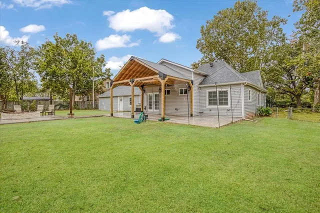 a view of a house with a backyard