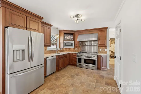 $719,000 | 3811 Pinecrest Drive Northeast, Hickory, NC 28601