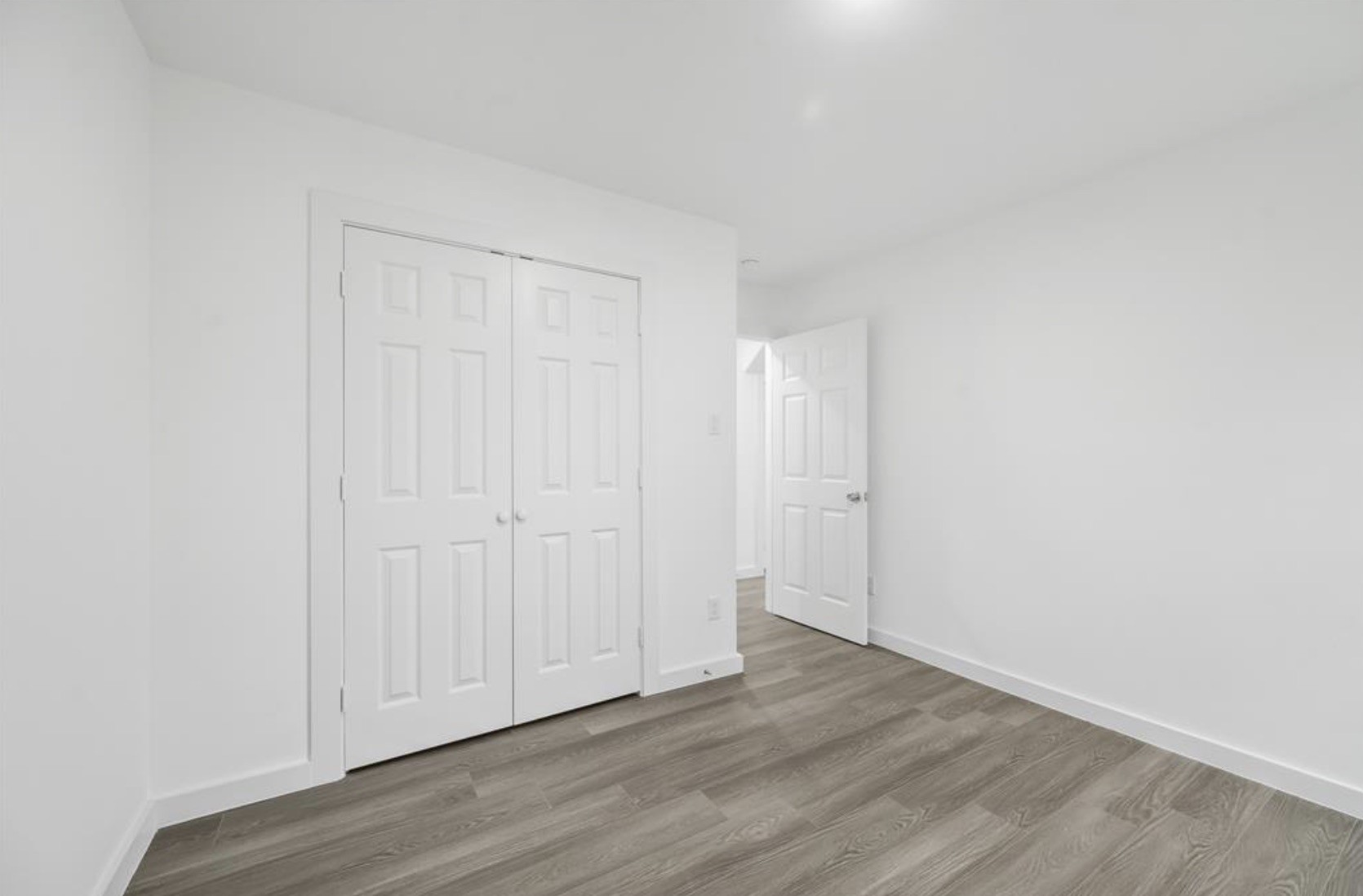 7804 Crestview Drive, Unit B Houston, TX 77028 - Photo 14 of 18 a view of an empty room and wooden floor