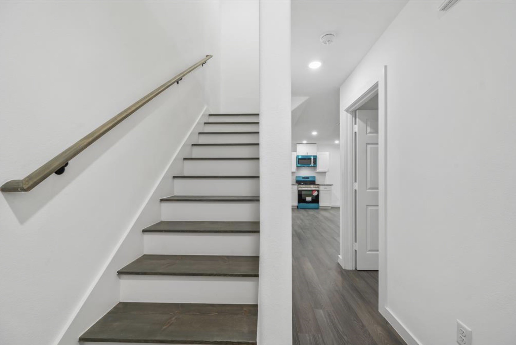 7804 Crestview Drive, Unit B Houston, TX 77028 - Photo 10 of 18 a view of entryway and hall with wooden floor