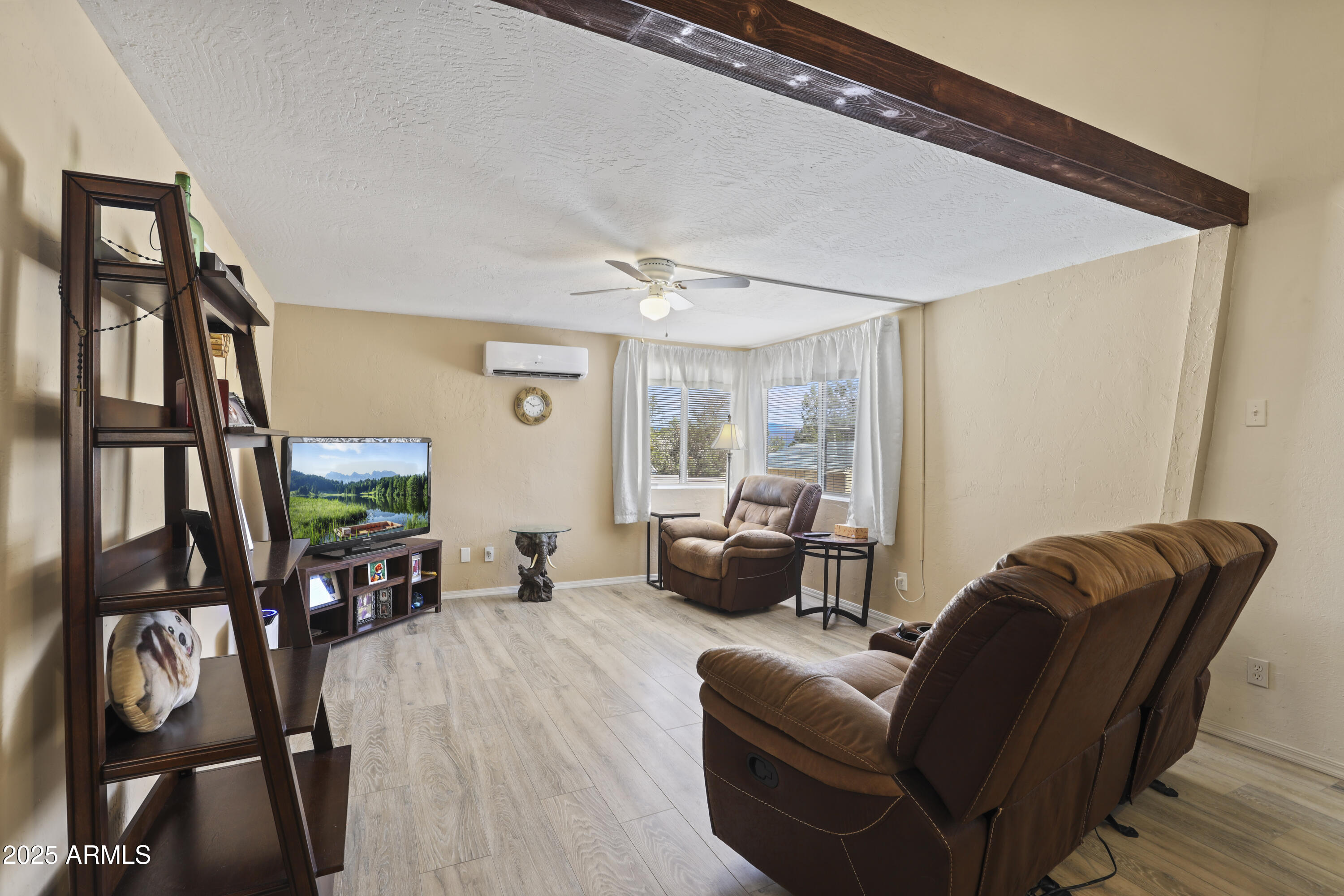 7411 Toya Vista Road Payson, AZ 85541 - Photo 2 of 33 Living Room