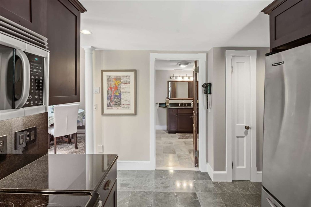 6 Howe Avenue, Unit 8 Newport, RI 02840 - Photo 8 of 20