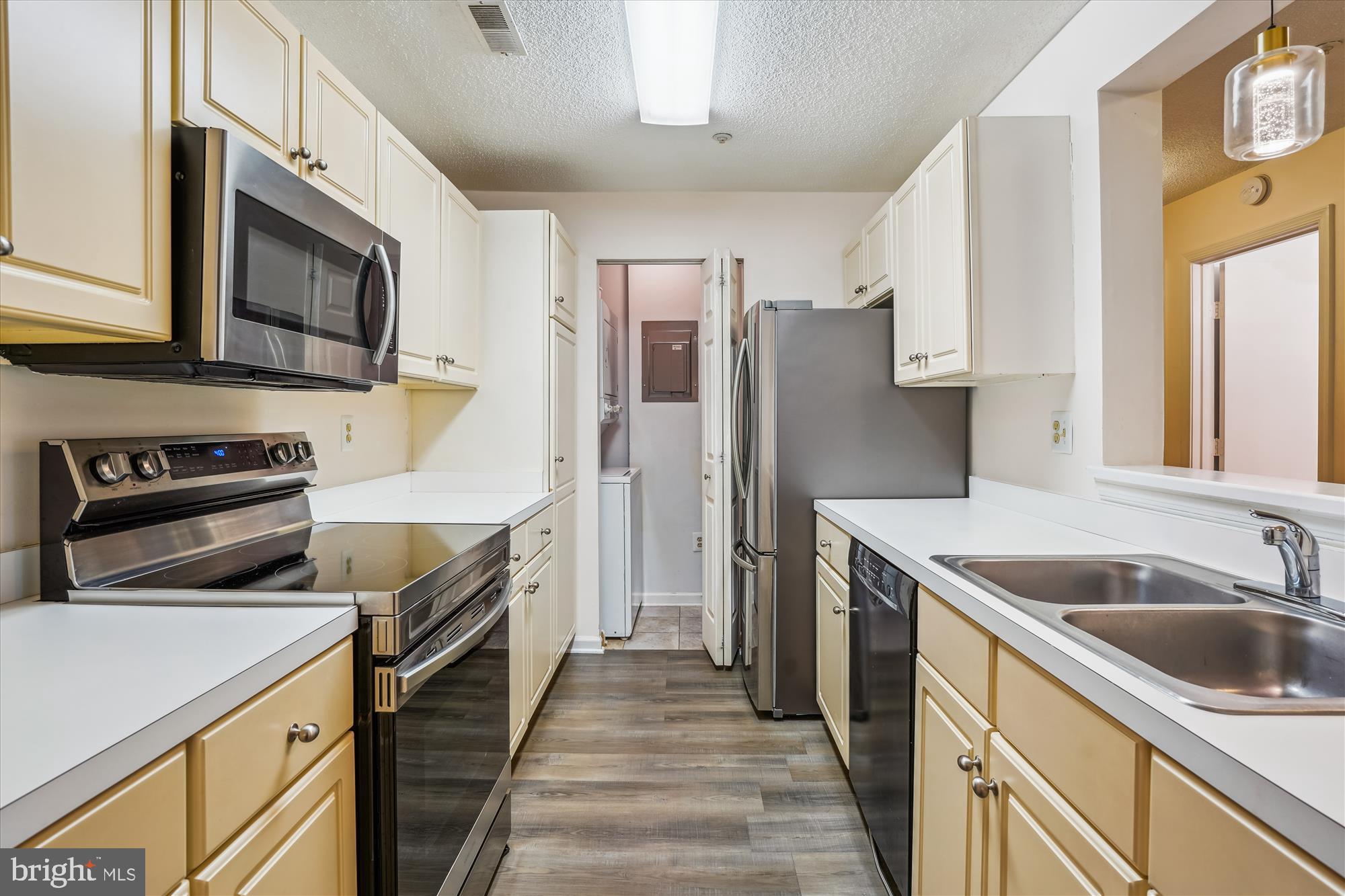 12909 Churchill Ridge Circle, Unit 2 Germantown, MD 20874 - Photo 15 of 79 Kitchen