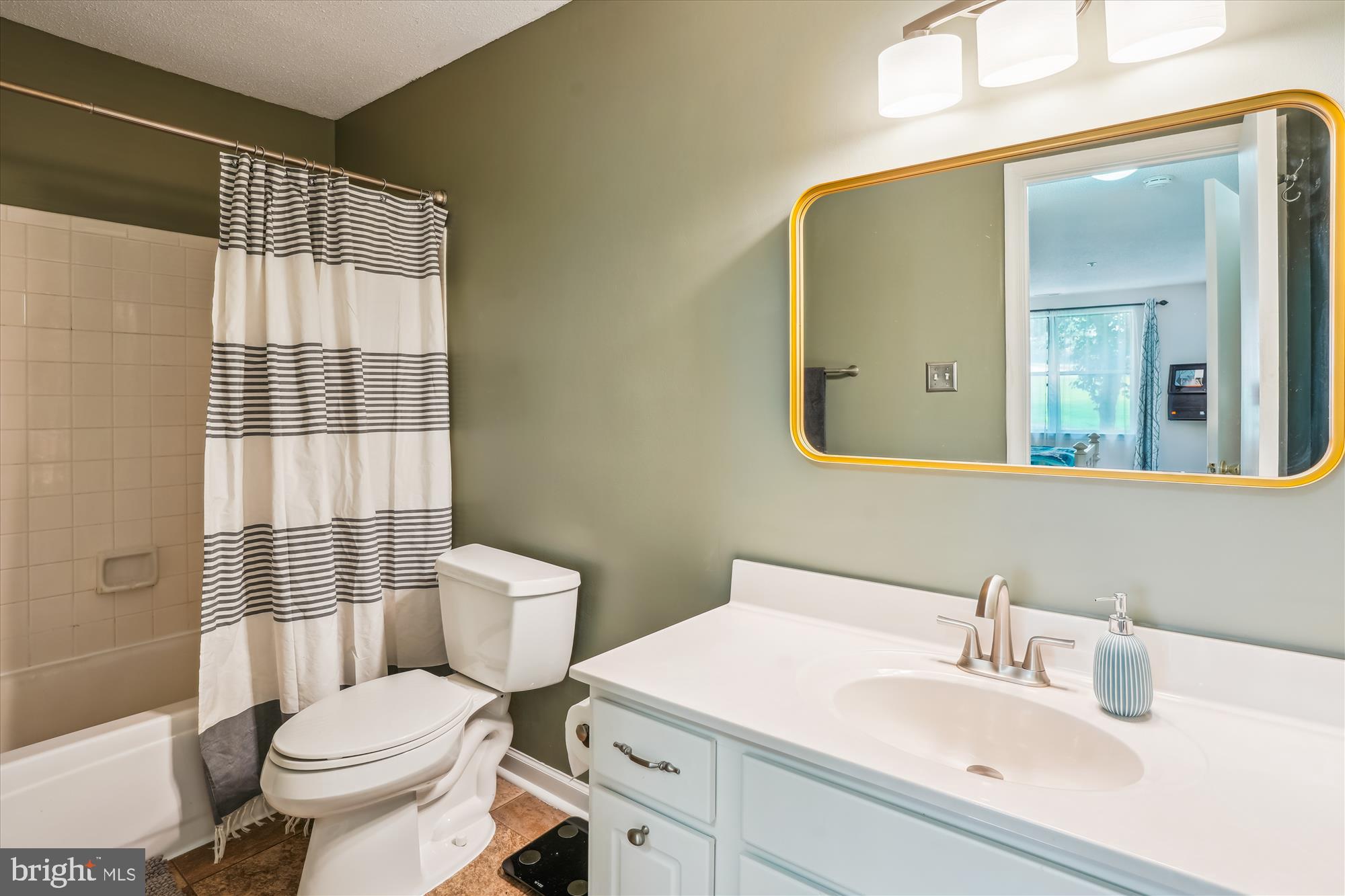 12909 Churchill Ridge Circle, Unit 2 Germantown, MD 20874 - Photo 28 of 79 Primary Bath